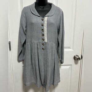 Paper Lace  M Gray Button-Down Tunic Top